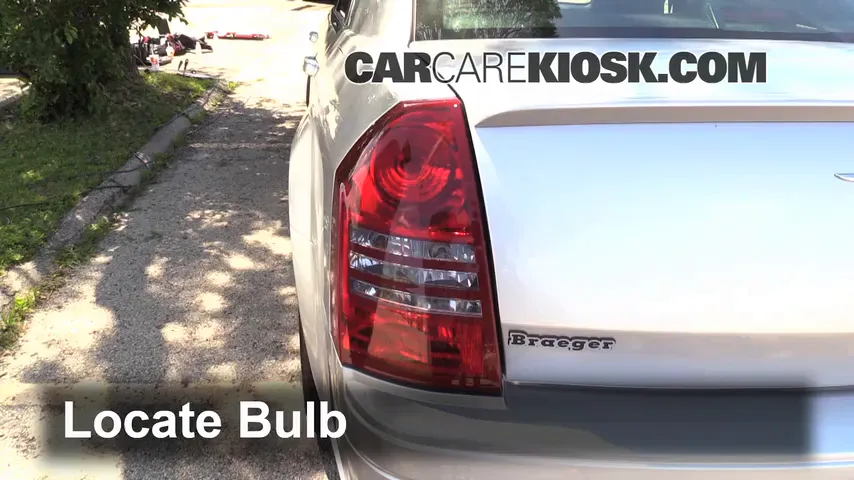 2006 Chrysler 300 C SRT8 6.1L V8 Lights Turn Signal - Rear (replace bulb)